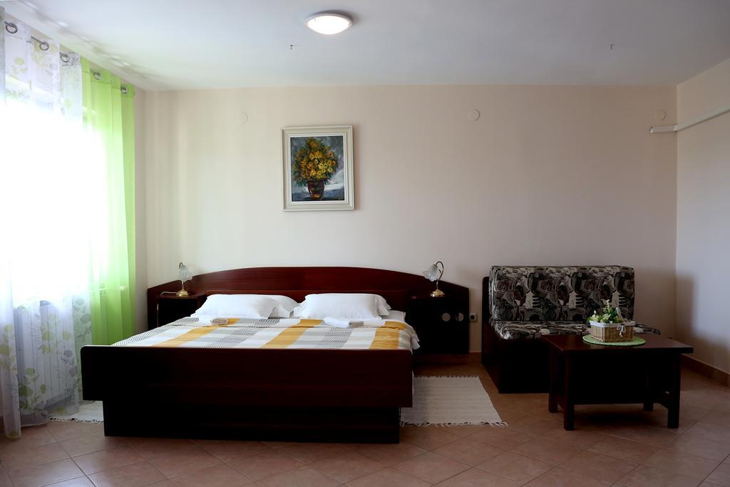 Apartments Max Vrsar Luaran gambar