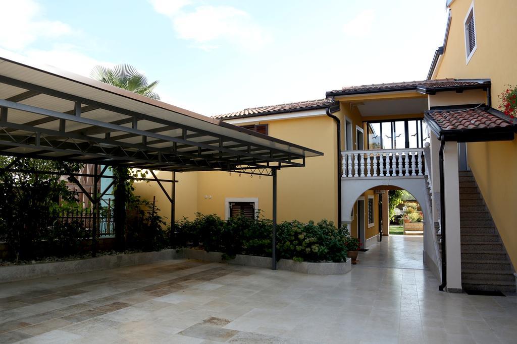 Apartments Max Vrsar Luaran gambar